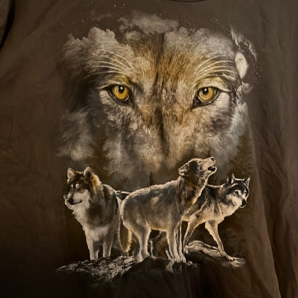 Brown 2x wolves moon shirt